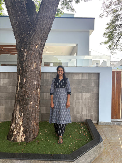 Black and grey ikat set