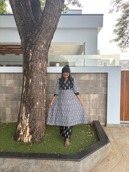 Black and grey ikat set
