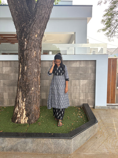 Black and grey ikat set