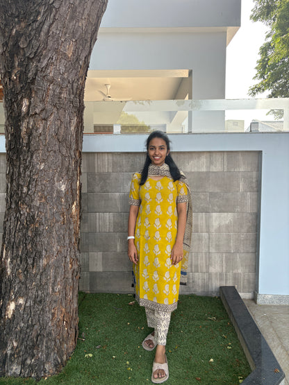 Yellow suit set ( pre order )
